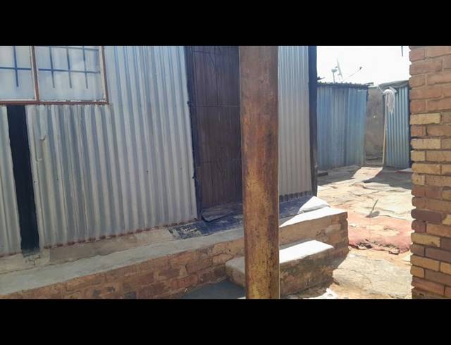 2 BEDROOM HOUSE FOR SALE IN MEADOWLANDS ZONE 2